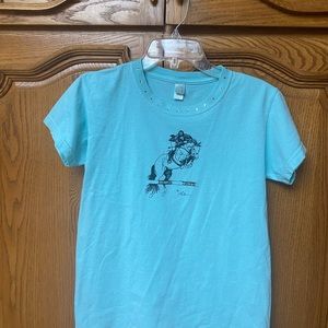 Anvill equestrian t-shirt. Beautiful aqua color w/rhinestones around the neck. S